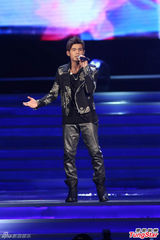 组图：中歌榜演唱会 周杰伦牵手章子怡