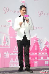 组图：陈豪欲亲自为儿剪脐带 合约将满家庭为重