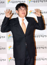 高清图：第1届首尔文化艺术大奖李秉宪孙艺珍获殊荣