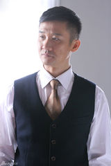 组图：《我的绝密生涯》黄志忠复古时尚风