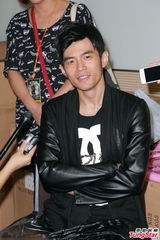 组图：周杰伦香港演唱会落幕 陈奕迅台上力挺