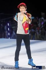 组图：SM巡演SJ少时等火辣劲爆 现场玩变装