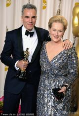 组图：丹尼尔-戴-刘易斯与梅丽尔-斯特里普合影