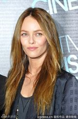 组图：帕拉迪丝走出情伤 新片巴黎首映