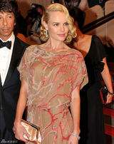 高清组图：纽约大都会庆典 凯特-伯斯沃茨秀美背