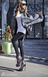 组图：韩星黄慧英春装写真 可爱又帅气