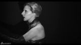 GaGa《Applause》MV造型惊悚 小丑蜕变黑天鹅