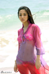 组图：李依晓海边比基尼大片 迷离眼神唯美诱惑