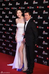 高清组图：2011网络盛典王中磊张俪携手走红毯