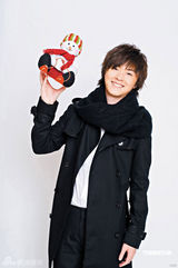 幻灯图集：容祖儿率师弟师妹拍宣传照 送圣诞祝愿