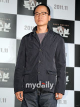 组图：严泰雄朱元新片《特别搜查总部》记者会