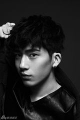 组图：井柏然《Easy》回归新鲜阳光大男孩