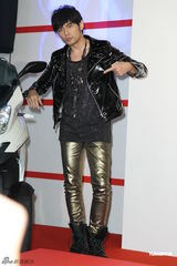 组图：周杰伦否认追唐贝欣 称与狗仔是“七年之痒”