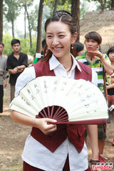 组图：唐一菲澄清怀孕传闻 祝福姚晨爱子