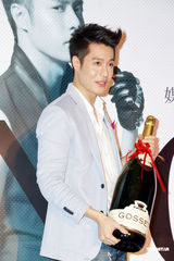 组图：周汤豪新碟挑战创作 欲送母亲Lady Gaga门票