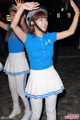 组图：Crayon Pop戴头盔现身握手会 大跳热舞