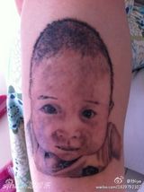 组图：齐秦小24岁娇妻曝光 2岁女儿粉嫩可爱