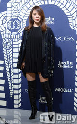 组图：宋智孝刘亚仁李栋旭等靓装出席时尚活动