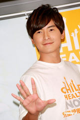 幻灯图集：张艾嘉率贺军翔郑元畅为儿童发声