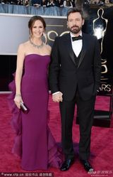 组图：阿弗莱克携爱妻亮相 无缘导演失落