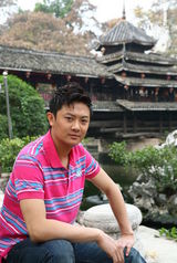 组图：印小天4年前旧照曝光 广西拍摄体验户外生活