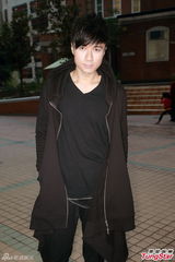 组图：古巨基高校谈择业 称找工作就像谈恋爱