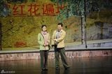 幻灯图：话剧《甜蜜蜜》热演 高希希欲借舞台话坚守