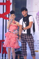 高清：《美女老板》七夕热映   何润东景甜甜蜜连拍