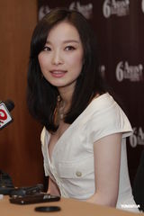 组图：倪妮出席传媒招待会 日本女星香里奈欲变打女