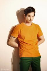 组图：韩国型男元斌服饰写真简洁时尚