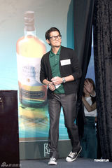 高清图：郭富城为名酒站台 英俊帅气不减当年