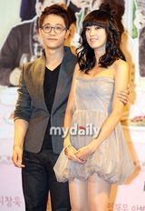 组图：朴正雅Alex等出席新剧《笑吧，东海》记者会