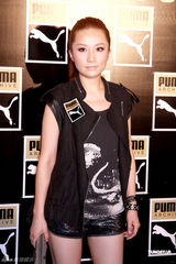 组图：黄秋生出席音乐派对 赞舒淇“天下第一美人”