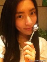 组图：疑似李亚鹏激吻女私照 容貌清纯可人