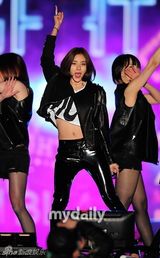 组图：孙丹菲WAPOP演出露蛮腰 AOA等性感劲舞