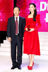 组图：张雨绮红裙明艳 高圆圆清新倪妮妩媚