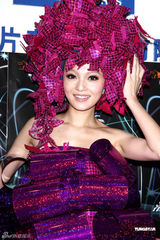 幻灯图：张韶涵个唱造型独特 获封中国版Lady Gaga