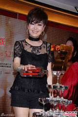 组图：江蕙连唱七场获封钢铁蕙 热裤秀美腿