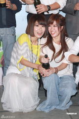 组图：许志安久病不愈无力与郑秀文庆生