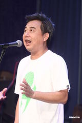 组图：陈升自嘲“滚石二哥” 演唱会与周华健硬碰硬