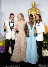 组图：86届奥斯卡帝后合影 麦康纳凯特相视而笑