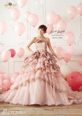 组图：筱田麻里子自创婚纱品牌唯美梦幻