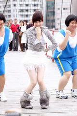 高清：王心凌吊桥大跳单曲舞蹈 过度颠簸花容失色