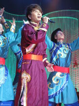 高清组图：沙宝亮梦回红色年代 唱红歌忆经典