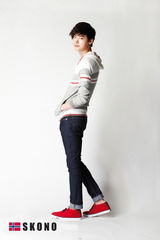 高清组图：韩星李钟硕运动鞋写真 展可爱帅气活力