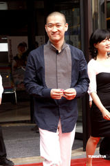 幻灯：郭德纲献“初吻”恶搞唐伯虎 笑言不如自己