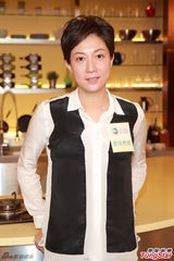 组图：吴绮莉录TVB节目 回应女儿像房祖名