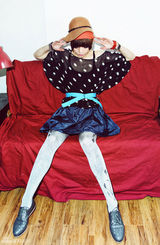 组图：夕又米街拍秀波点蝙蝠袖雪纺衫