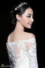 组图：米露蕾丝婚纱写真曝光唯美浪漫