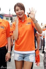 组图：韩星李贤京等出席保宁泥浆节开幕式